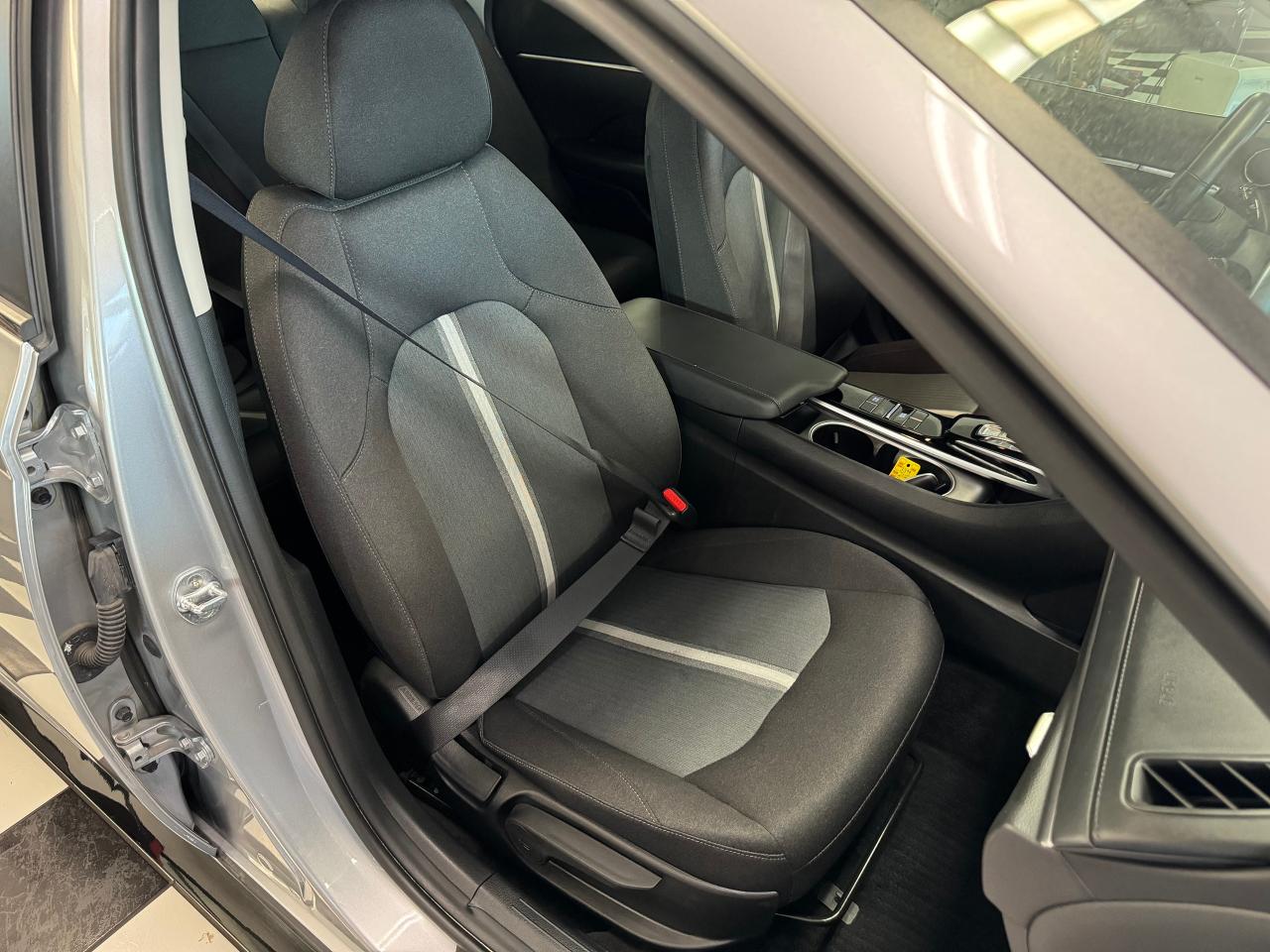 2022 Hyundai Sonata Preferred+Adaptive Cruise+Blind Spot+CLEAN CARFAX Photo23