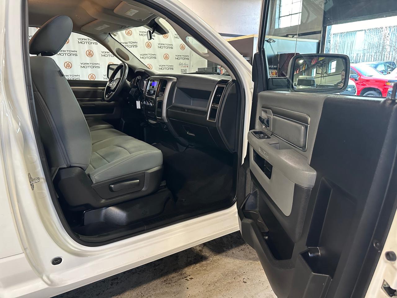 2018 RAM 1500 8FT BOX | REG CAB | 4X4 | HEMI 5.7 - Photo #25