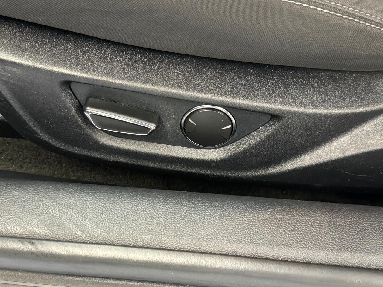 2017 Ford Mustang V6+New Tires+Bluetooth+Camera Photo93