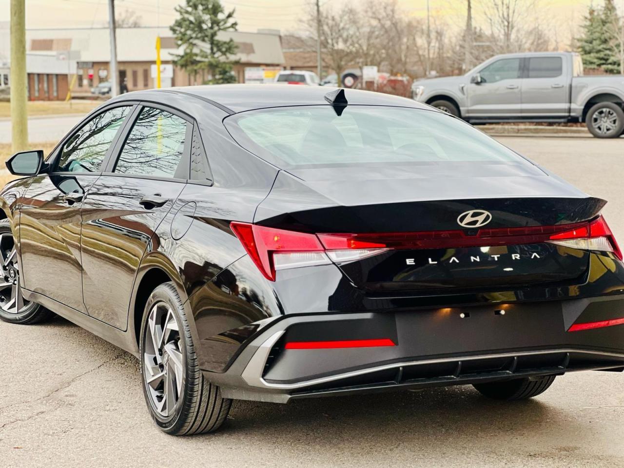 2024 Hyundai Elantra Preferred w/Sun & Tech Package Photo4