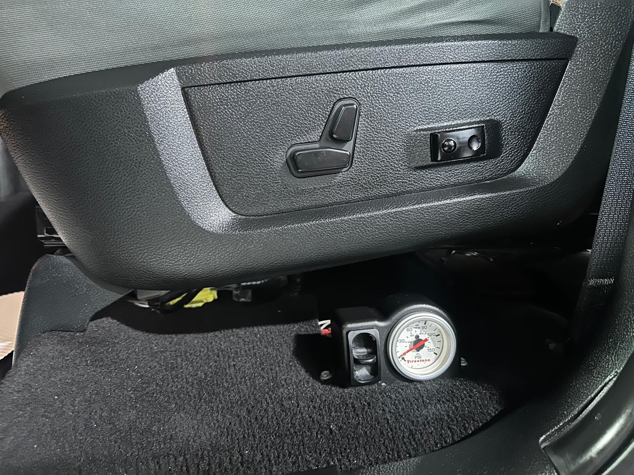 2016 RAM 1500 ECODIESEL | 4WD Quad Cab 140.5" SLT MSRP $48,828 - Photo #17