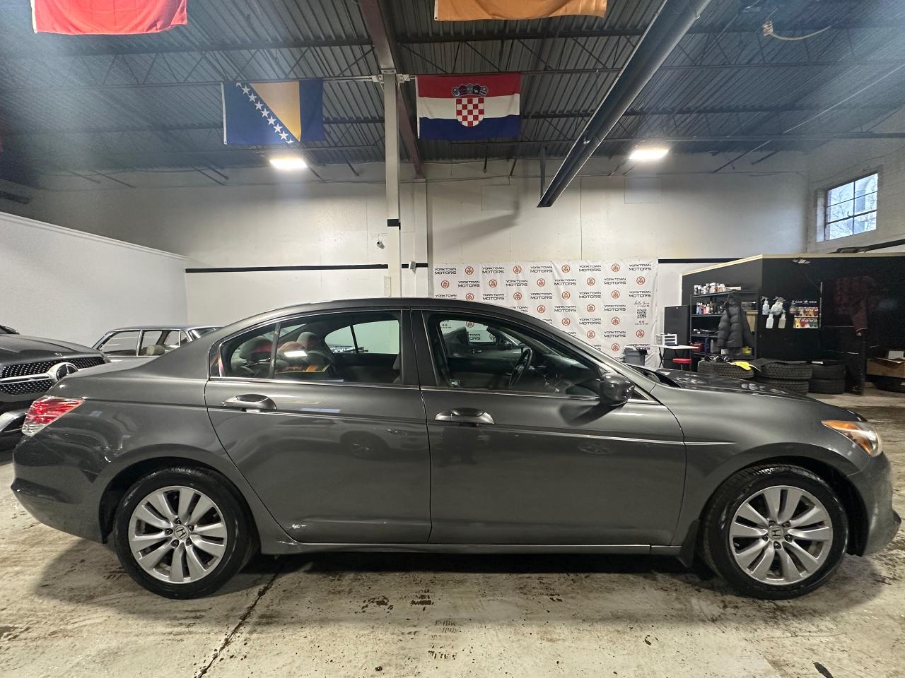 2010 Honda Accord ONE OWNER | NO ACCIDENTS | LOW MILLEAGE - Photo #4