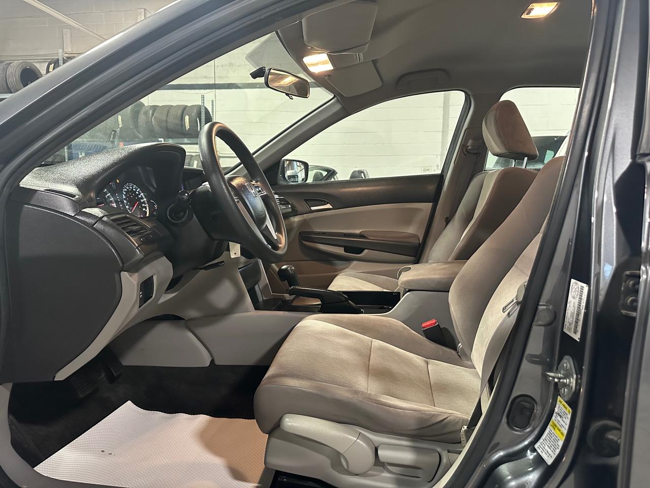 2010 Honda Accord ONE OWNER | NO ACCIDENTS | LOW MILLEAGE - Photo #9