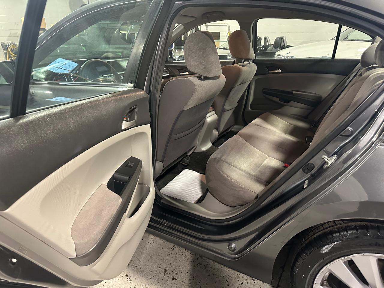 2010 Honda Accord ONE OWNER | NO ACCIDENTS | LOW MILLEAGE - Photo #19