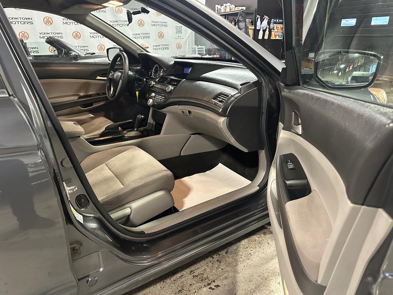 2010 Honda Accord ONE OWNER | NO ACCIDENTS | LOW MILLEAGE - Photo #21