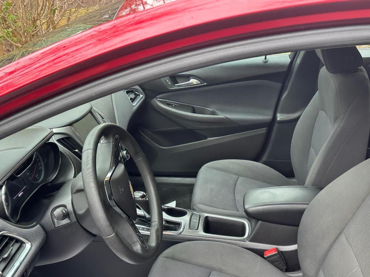 2018 Chevrolet Cruze LT - Photo #9