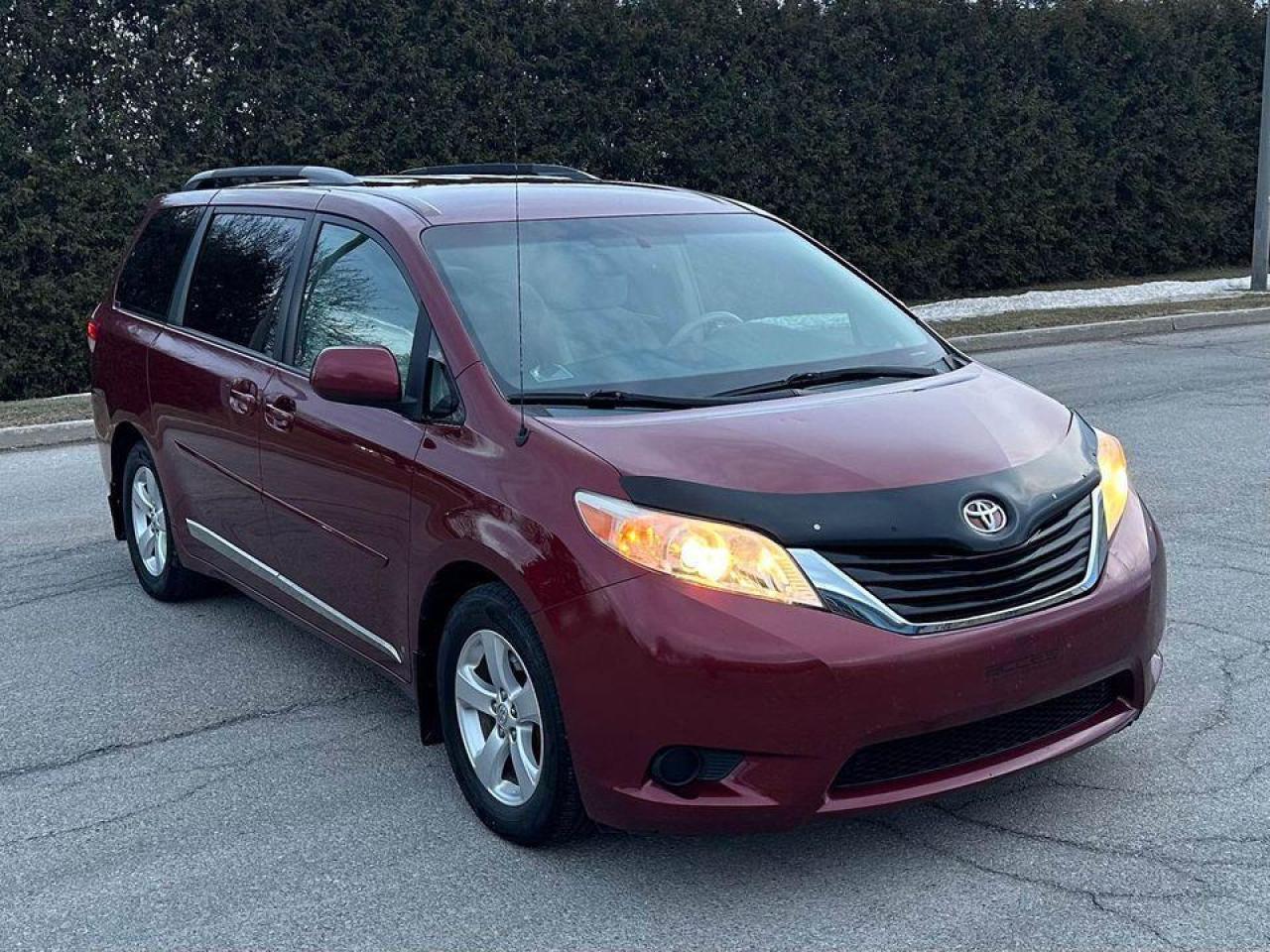 2013 Toyota Sienna LE 8-Pass Certified - Photo #2