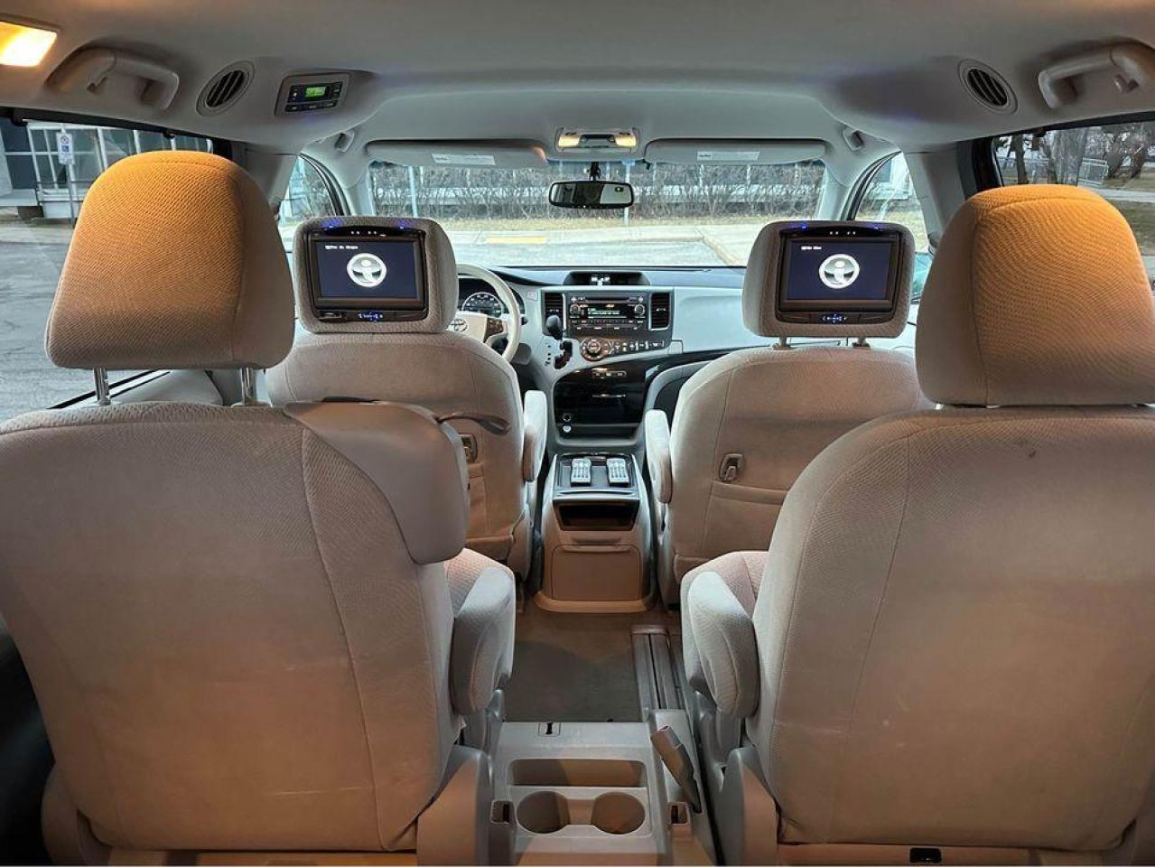 2013 Toyota Sienna LE 8-Pass Certified Photo2