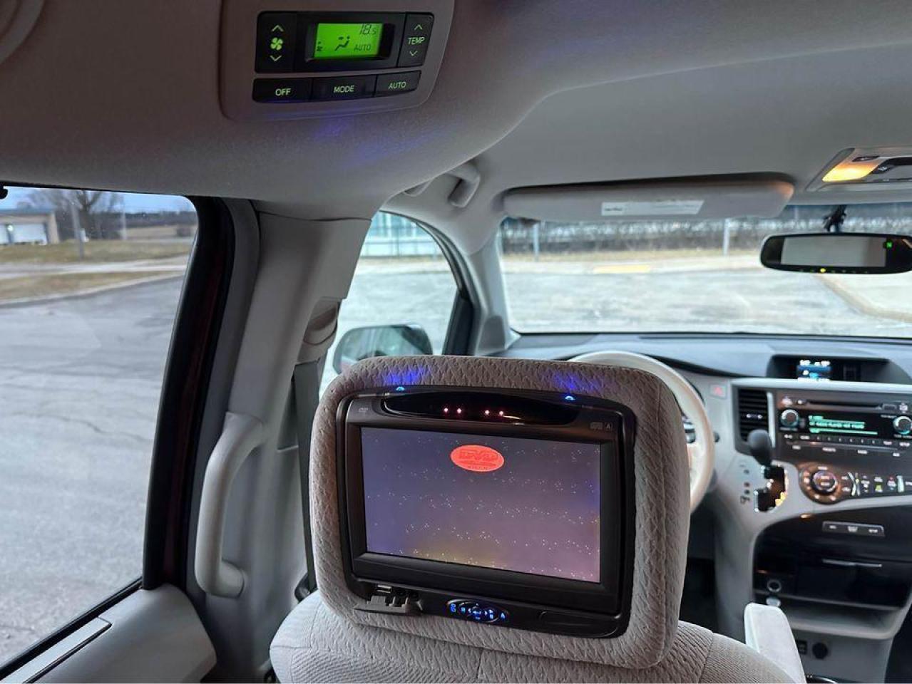 2013 Toyota Sienna LE 8-Pass Certified - Photo #17