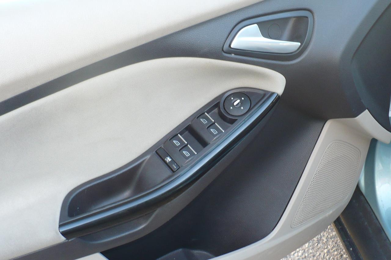 2012 Ford Focus 5dr HB Photo