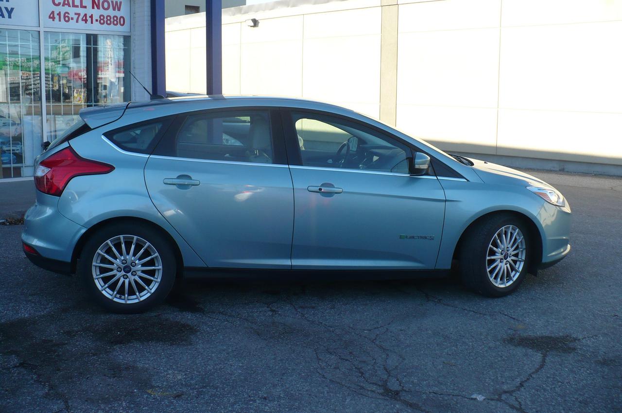 2012 Ford Focus 5dr HB Photo