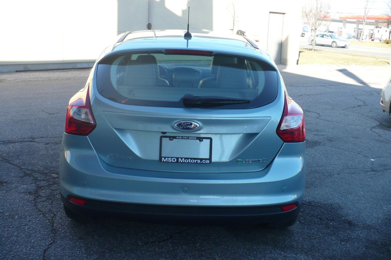 2012 Ford Focus 5dr HB Photo3