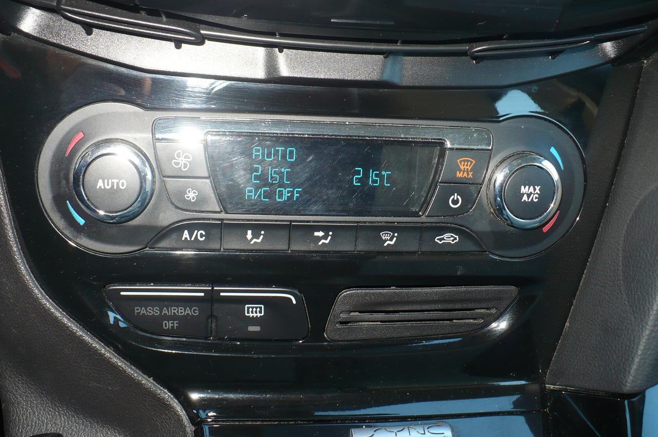 2012 Ford Focus 5dr HB Photo