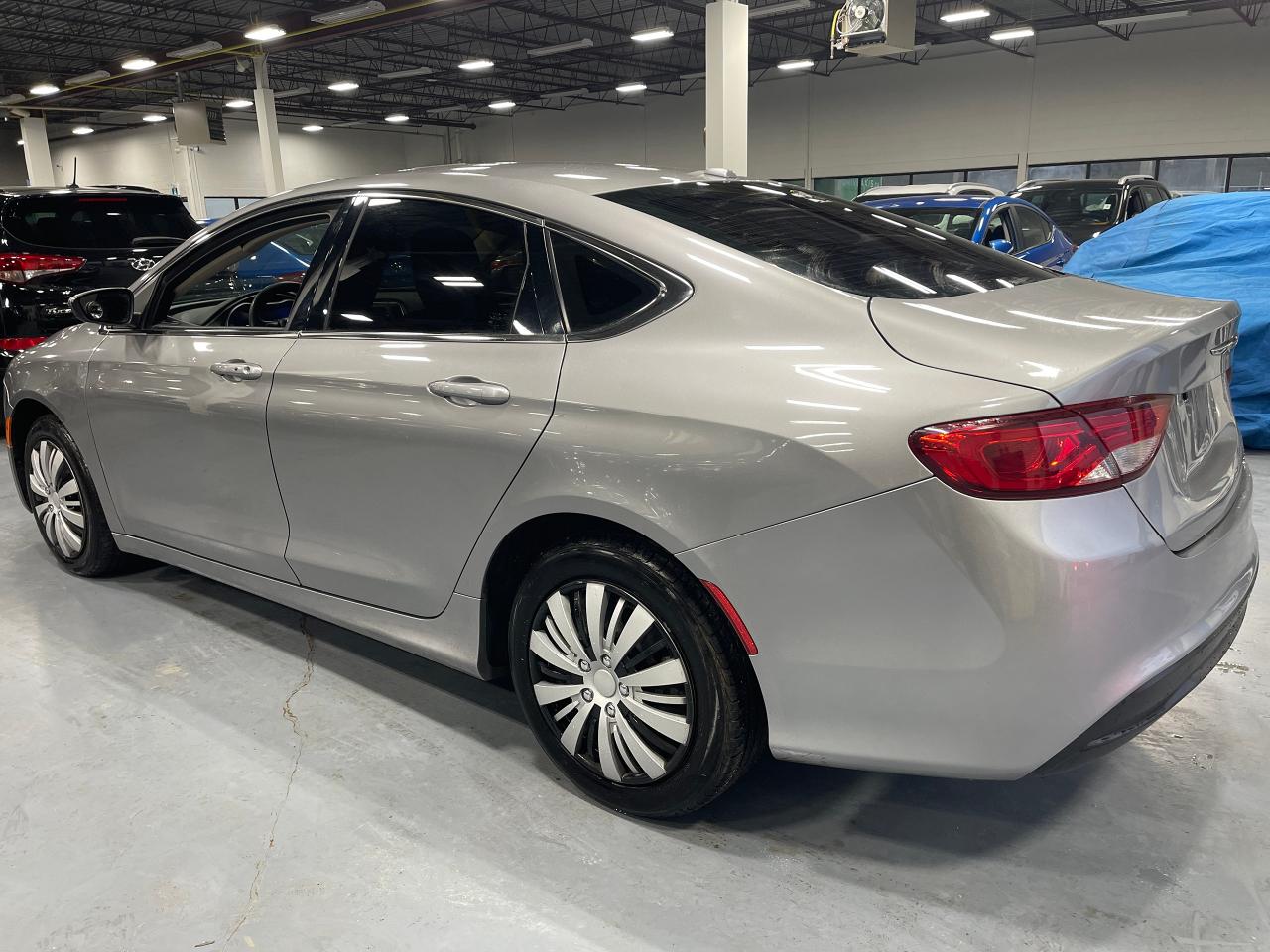 2015 Chrysler 200 4dr Sdn LX FWD Photo2