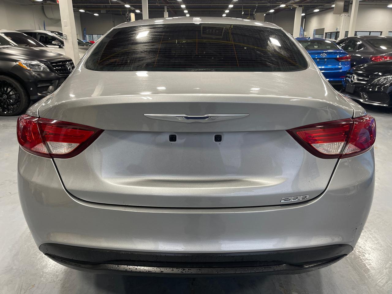 2015 Chrysler 200 4dr Sdn LX FWD Photo3