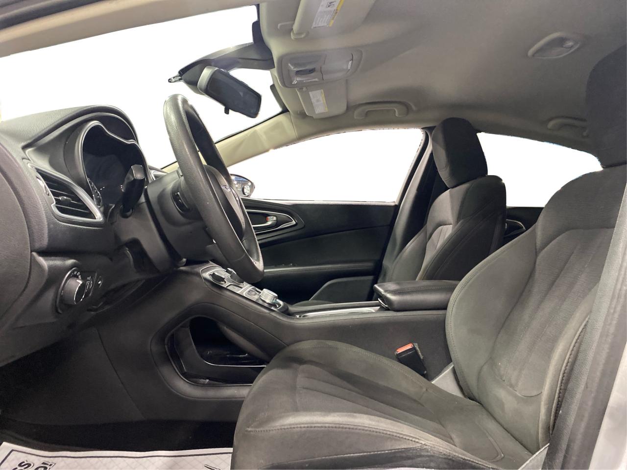 2015 Chrysler 200 4dr Sdn LX FWD Photo