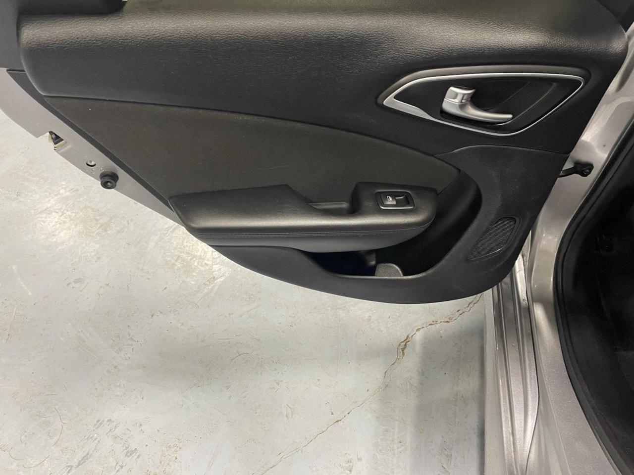 2015 Chrysler 200 4dr Sdn LX FWD Photo