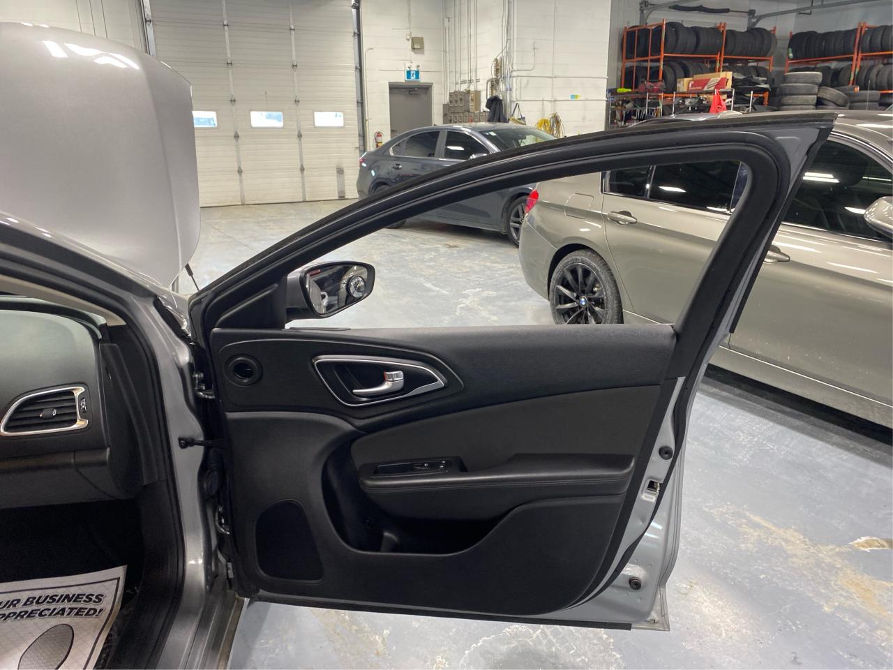 2015 Chrysler 200 4dr Sdn LX FWD Photo