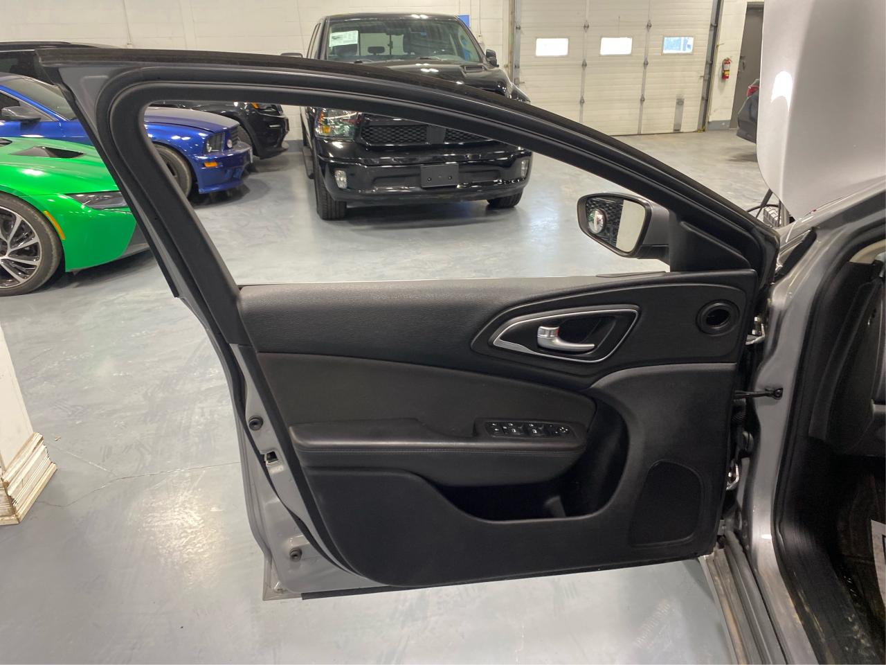 2015 Chrysler 200 4dr Sdn LX FWD Photo