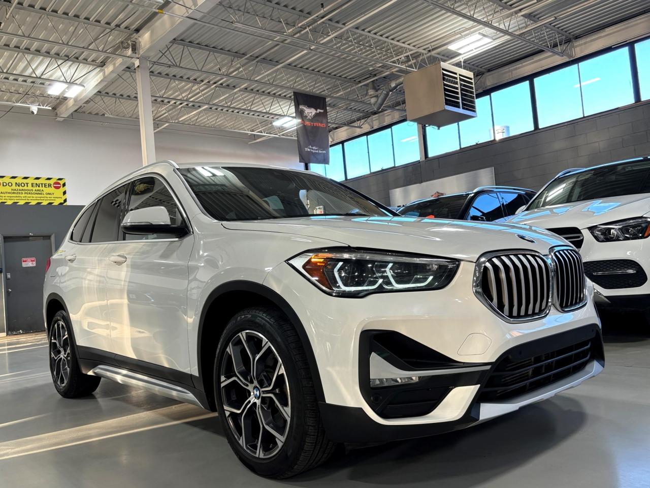2021 BMW X1 xDrive28i|NAV|AMBIENT|LED|LEATHER|PANOROOF|BACKCAM - Photo #2