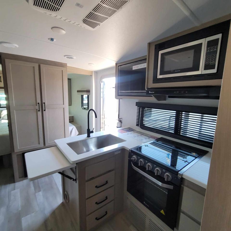 2024 Rockwood RLT2513S-W LITE WEIGHT Photo3