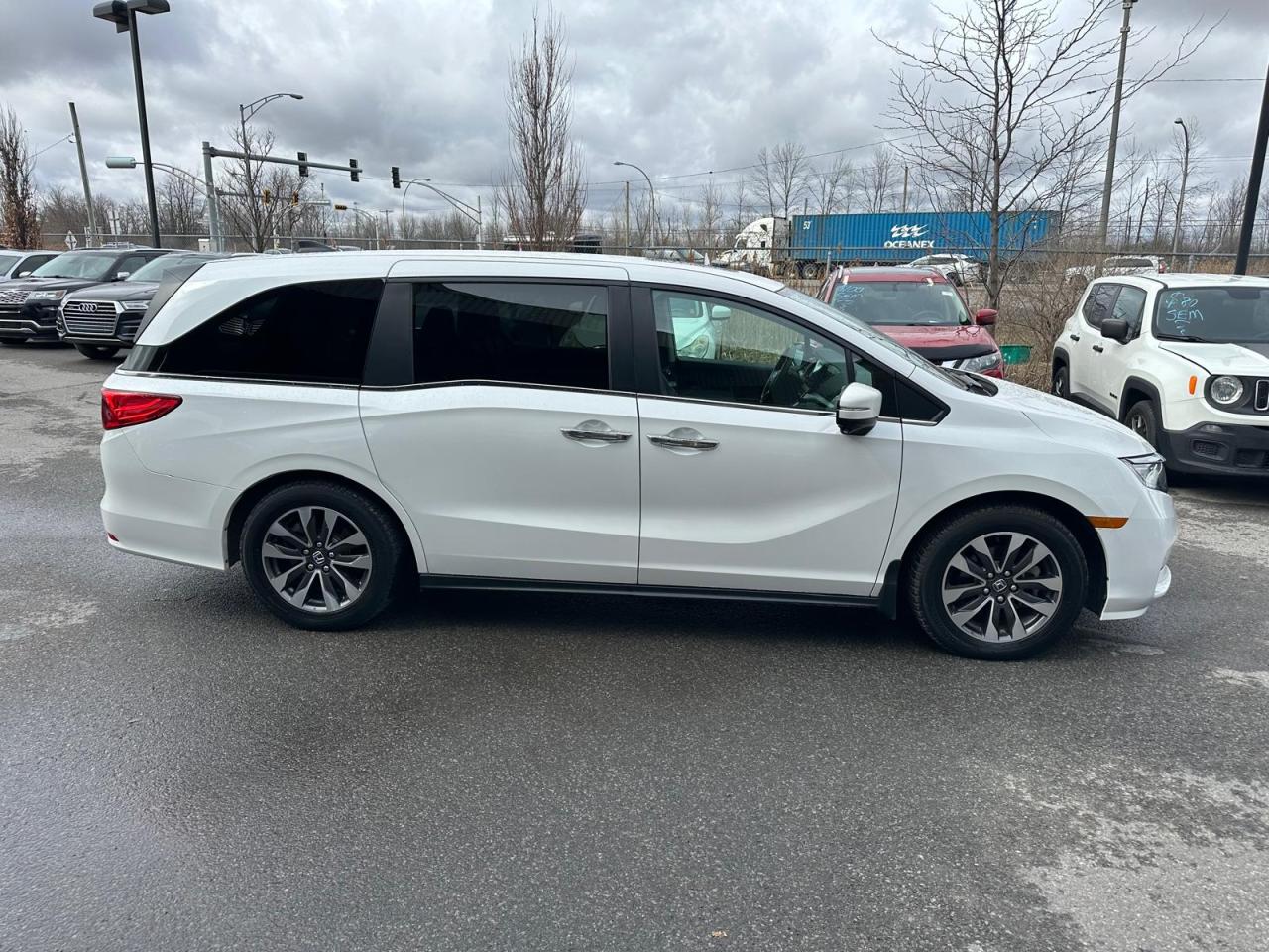 2021 Honda Odyssey  - Photo #3