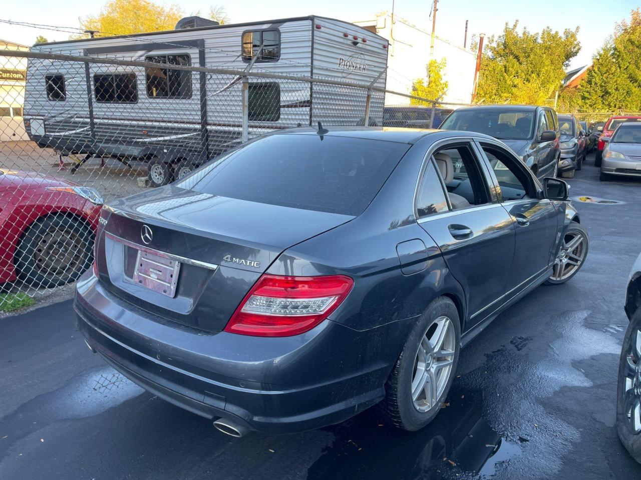 2009 Mercedes-Benz C-Class C300 4MATIC *AWD, SUNROOF, HEATED SEATS, SAFETY* - Photo #4