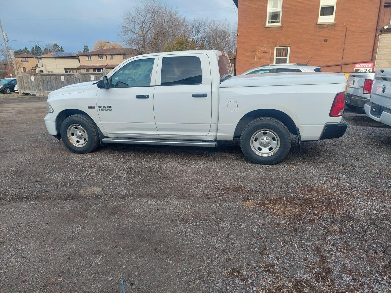 Used 2015 RAM 1500 4WD Crew Cab 140.5