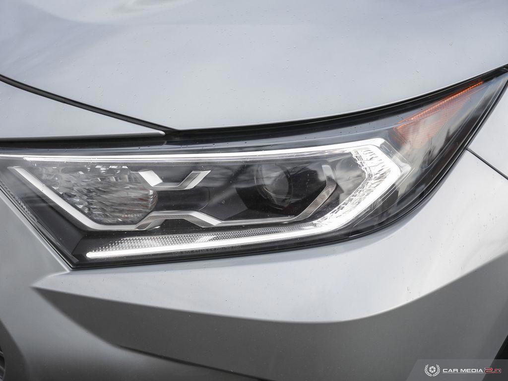 2019 Toyota RAV4 Hybrid XLE - Photo #10