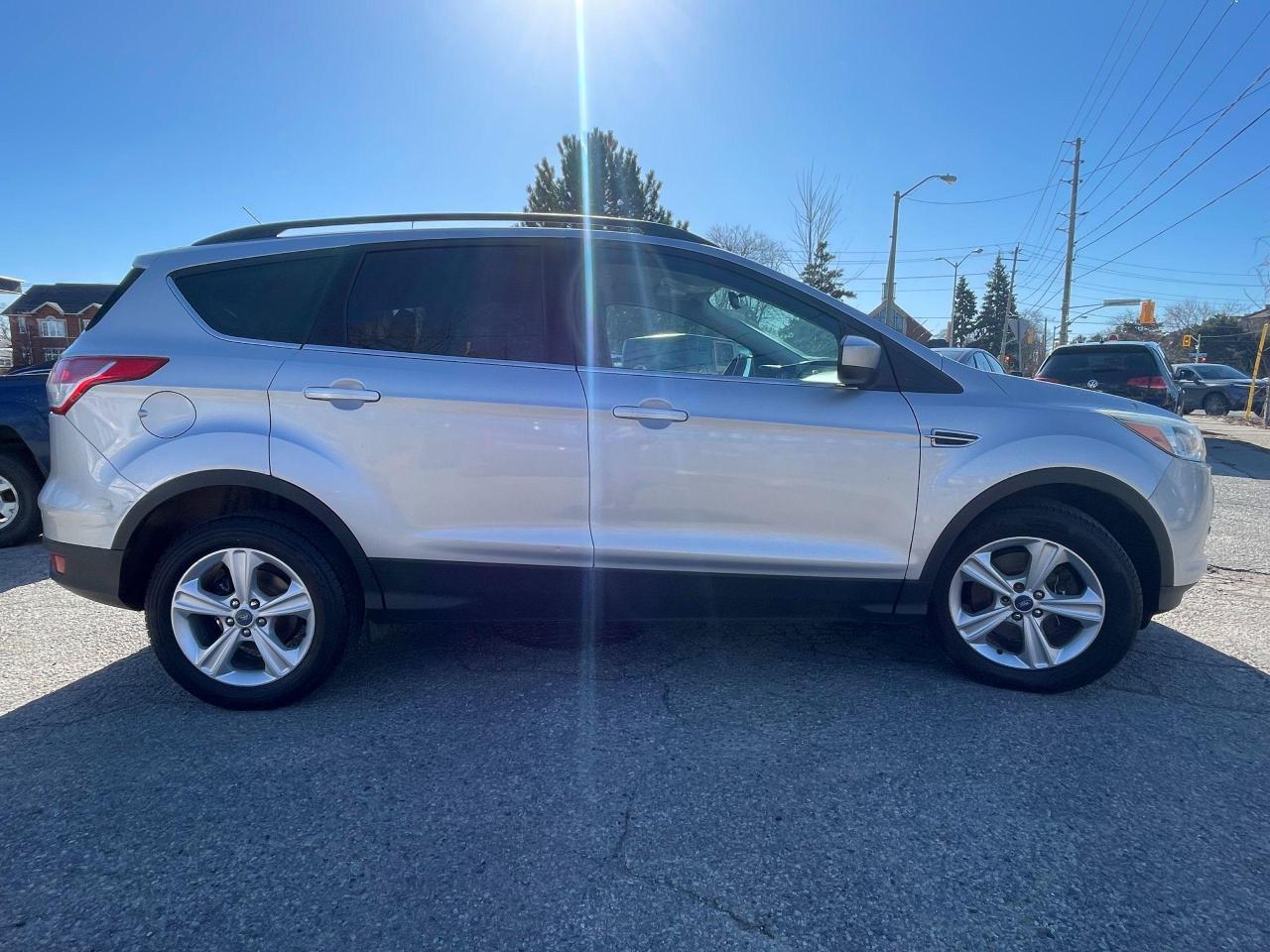2015 Ford Escape SE/GAS SAVER/4WD/NO ACCIDENT/PWR SEATES/CERTIFIED. - Photo #6