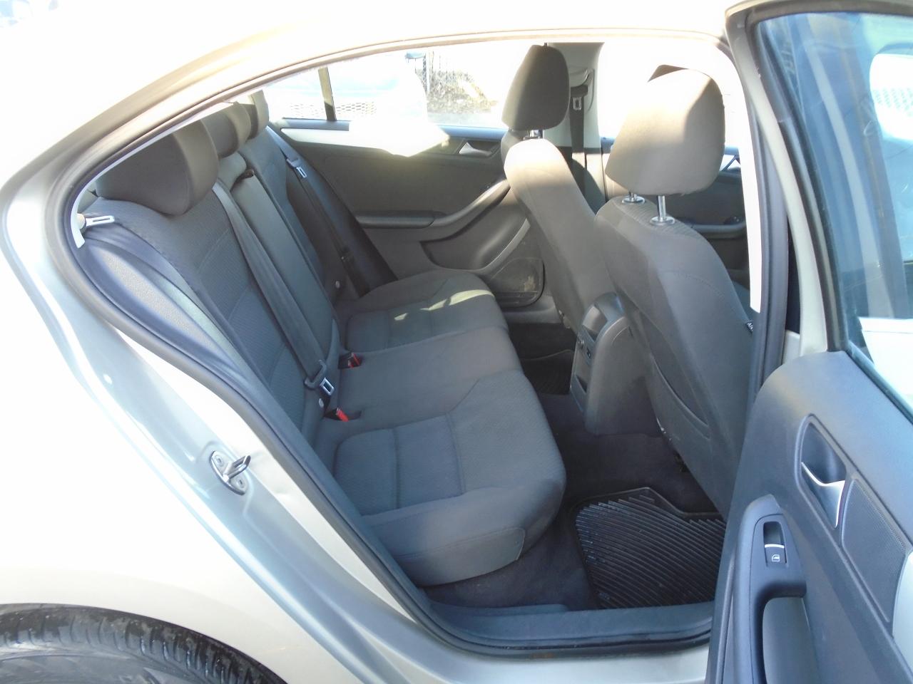 2013 Volkswagen Jetta TDI / HEATED SEATS / AC / DEALER MAINTAINED ONLY / - Photo #13