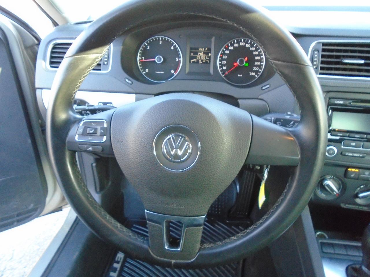 2013 Volkswagen Jetta TDI / HEATED SEATS / AC / DEALER MAINTAINED ONLY / - Photo #18