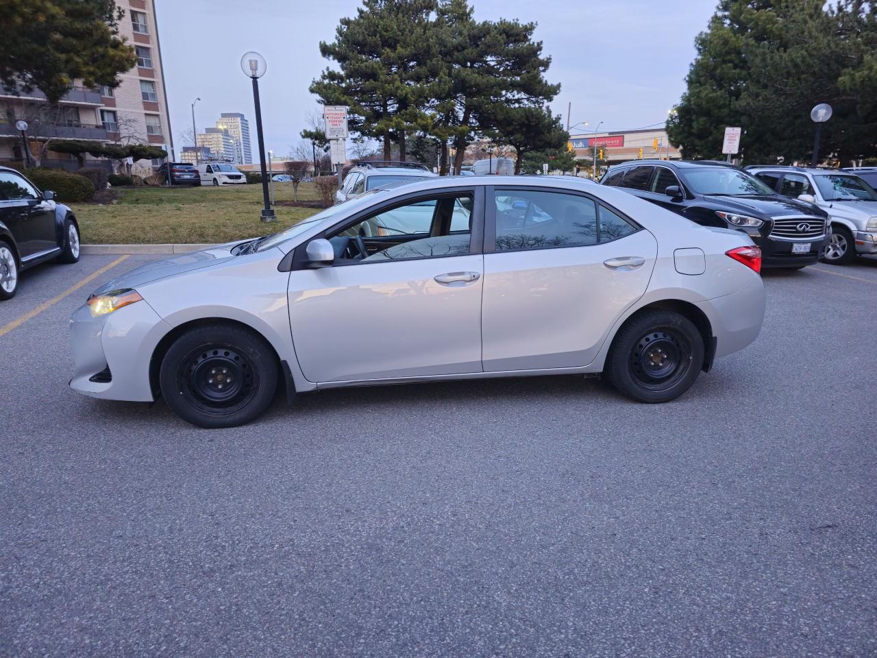 2019 Toyota Corolla LE - Photo #5