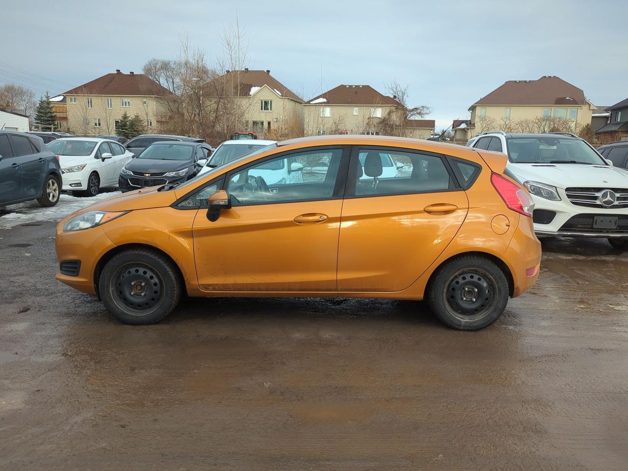 2016 Ford Fiesta SE - Photo #2