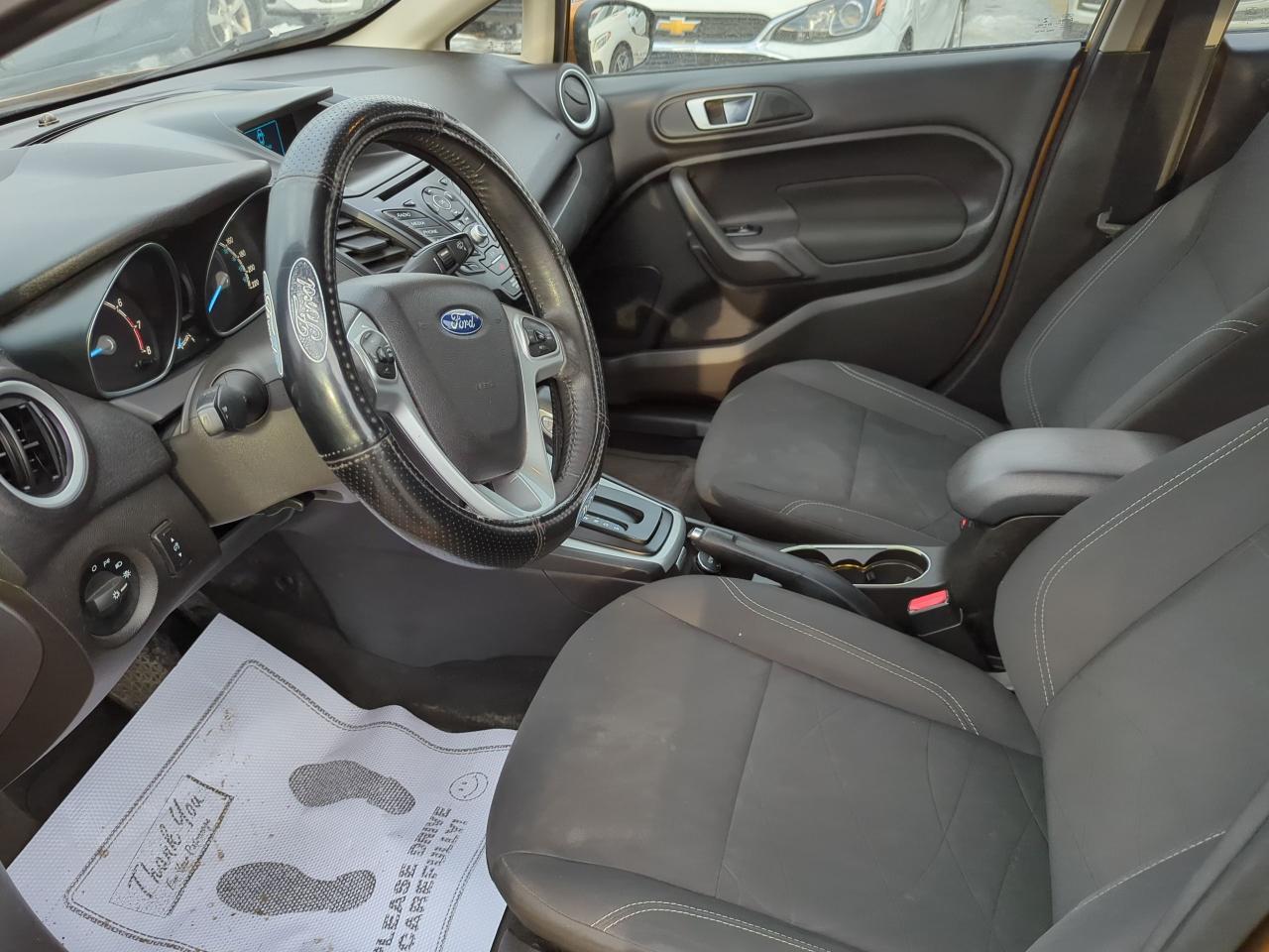 2016 Ford Fiesta SE - Photo #7