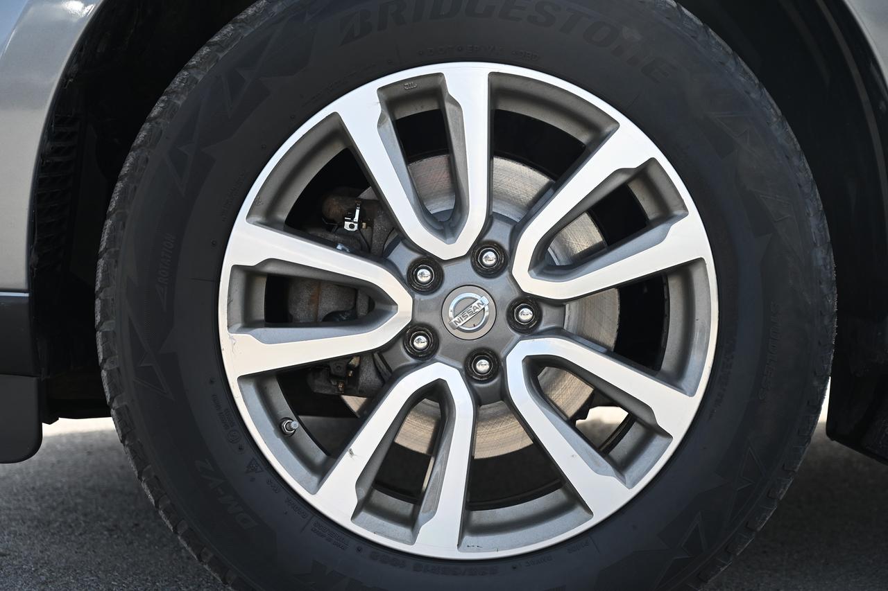 2016 Nissan Pathfinder SL Photo