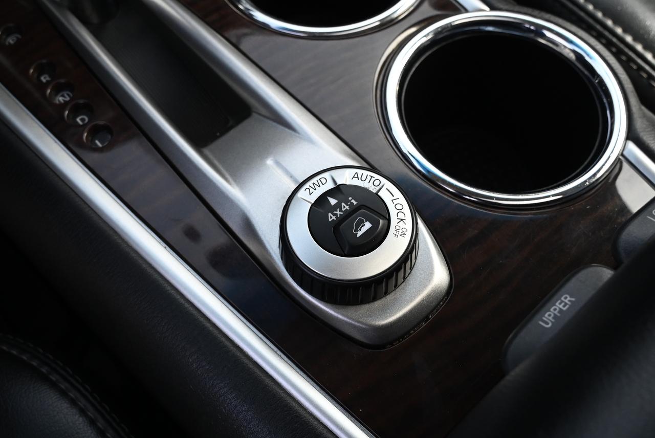 2016 Nissan Pathfinder SL Photo