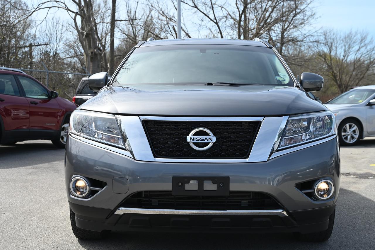 2016 Nissan Pathfinder SL Photo2
