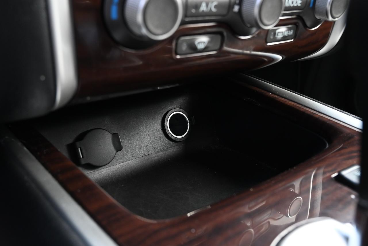 2016 Nissan Pathfinder SL Photo