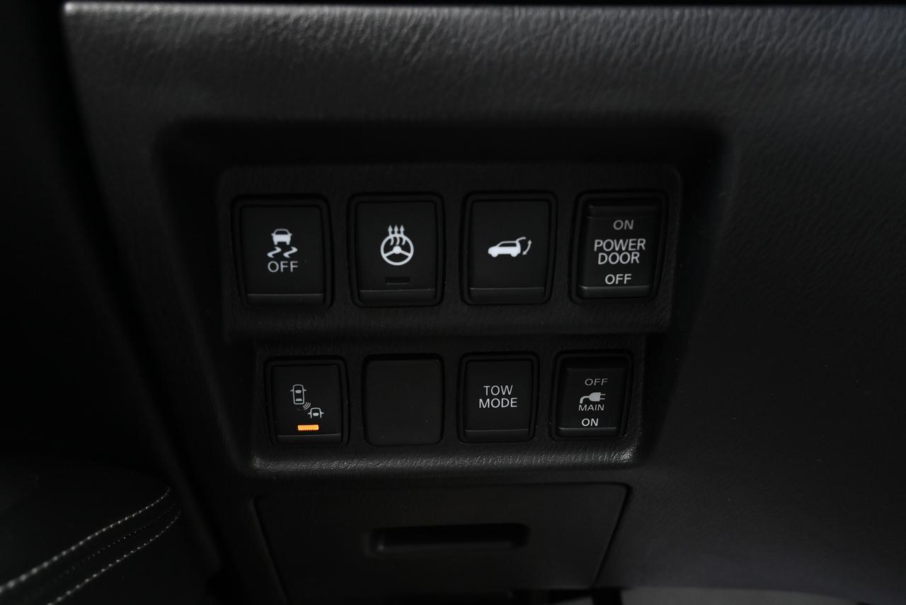 2016 Nissan Pathfinder SL Photo