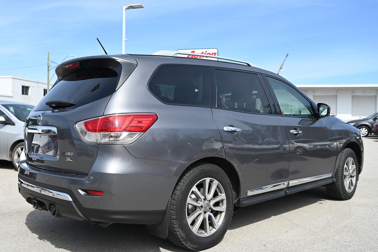 2016 Nissan Pathfinder SL Photo