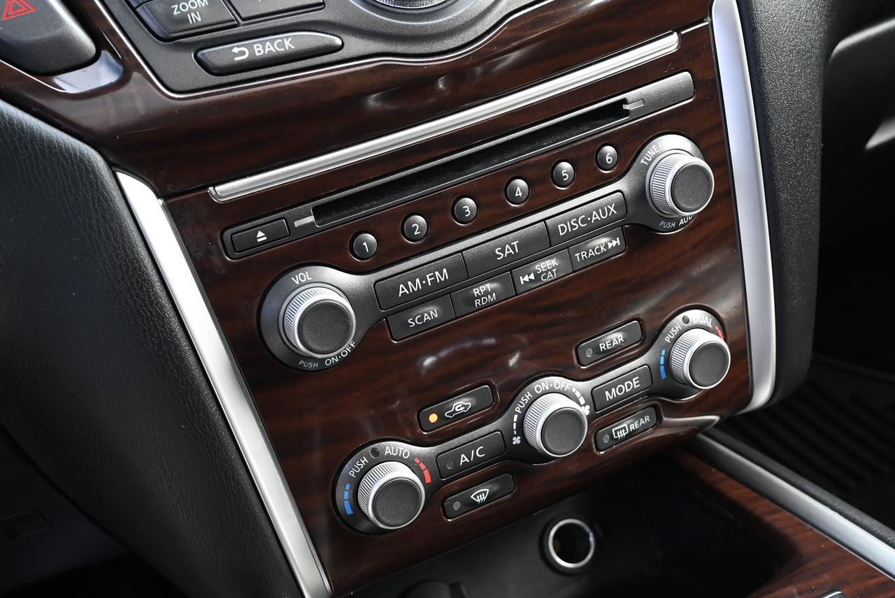 2016 Nissan Pathfinder SL Photo