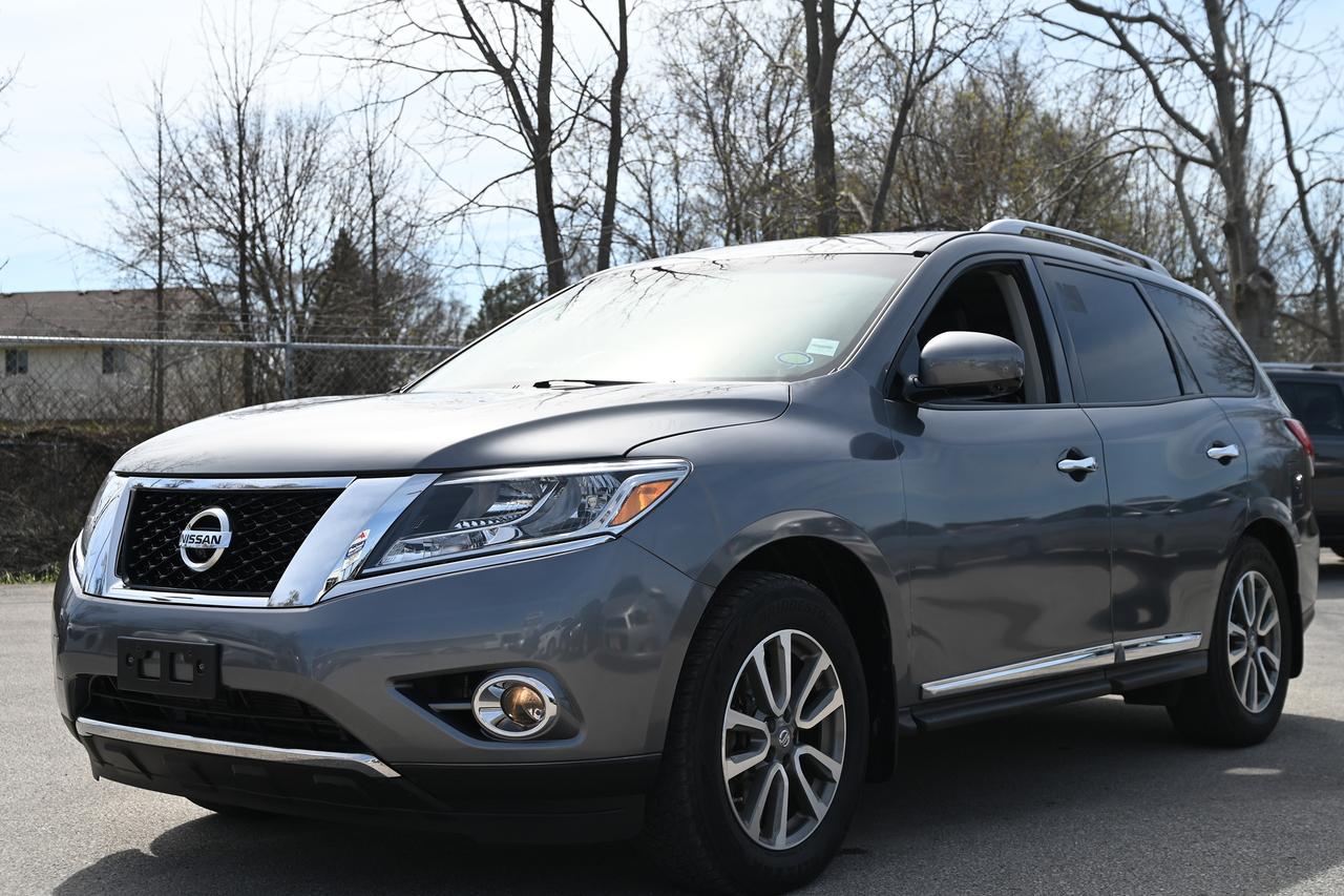 2016 Nissan Pathfinder SL Photo1