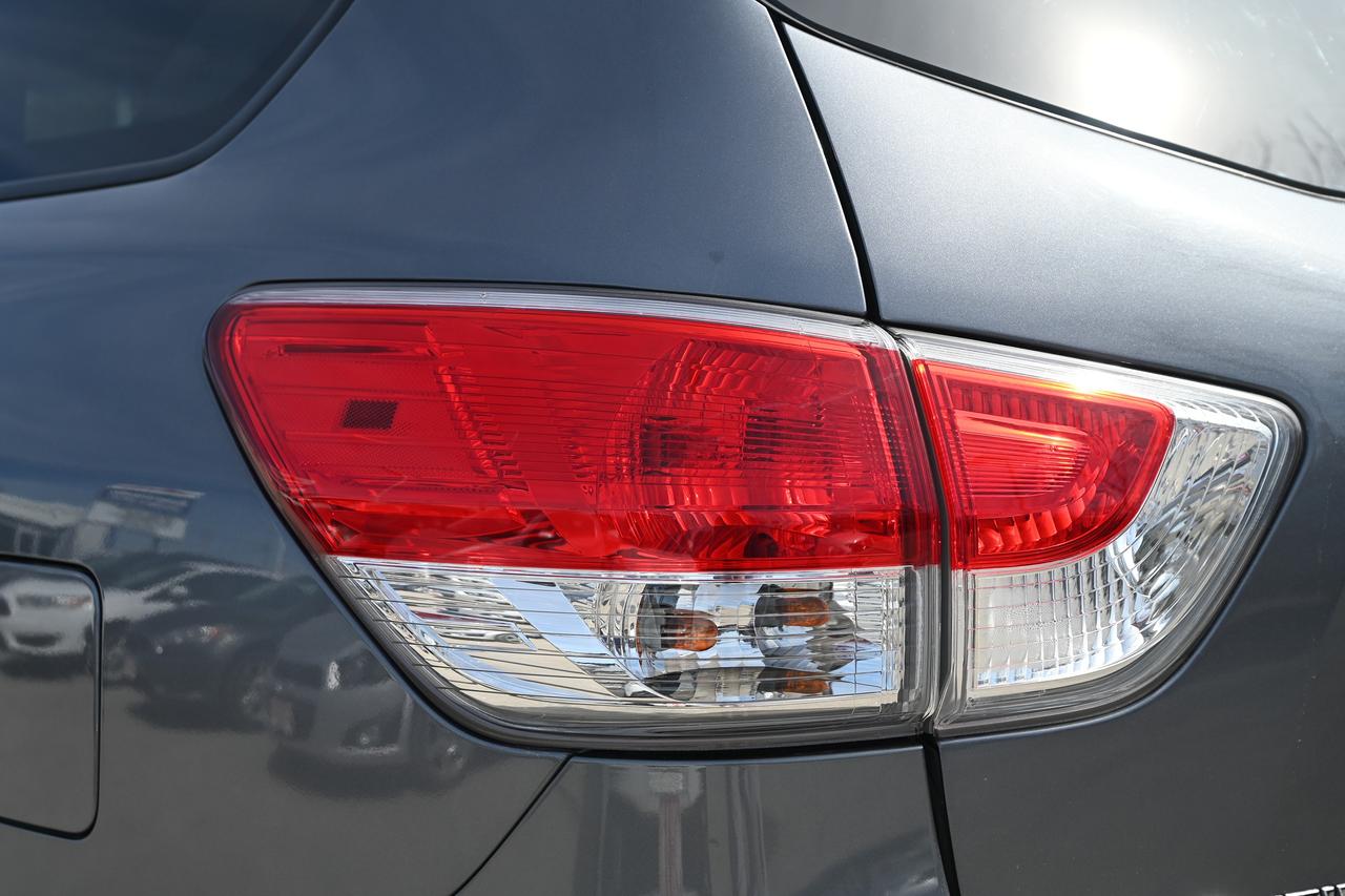 2016 Nissan Pathfinder SL Photo