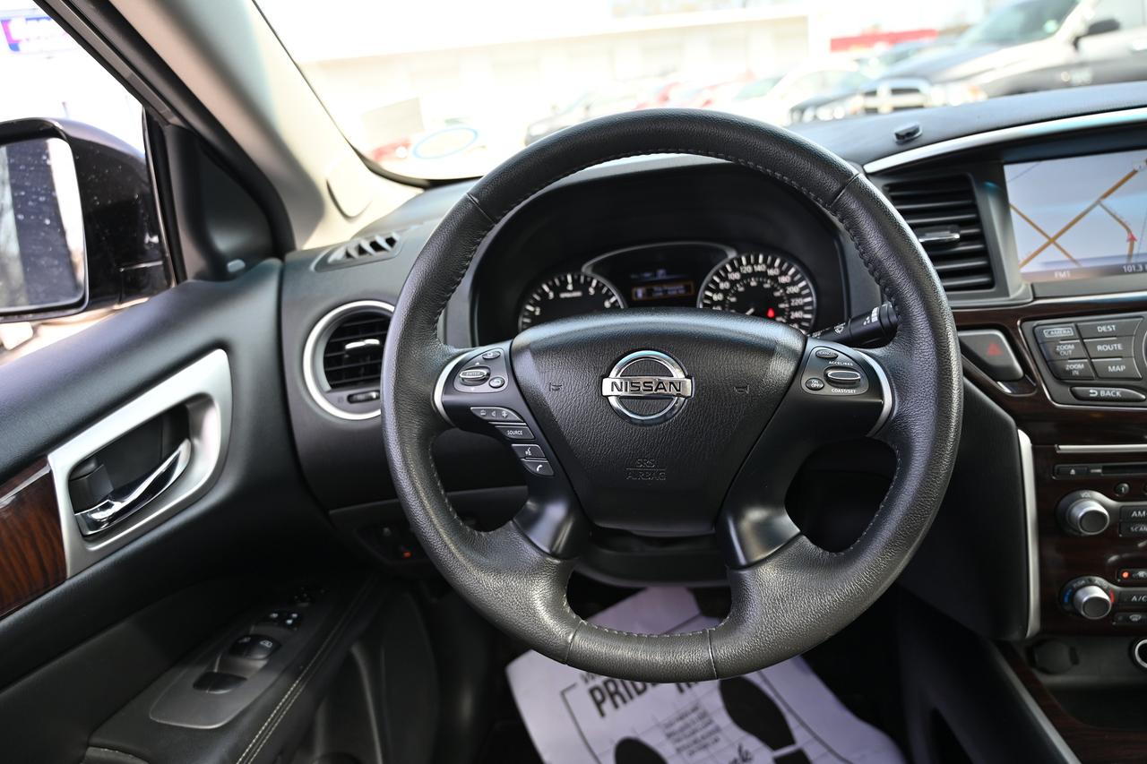 2016 Nissan Pathfinder SL Photo