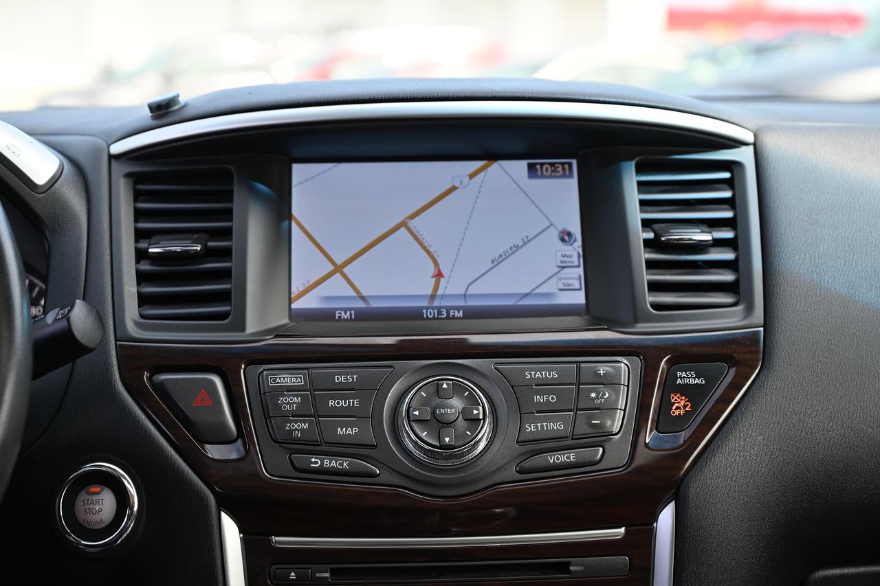 2016 Nissan Pathfinder SL Photo