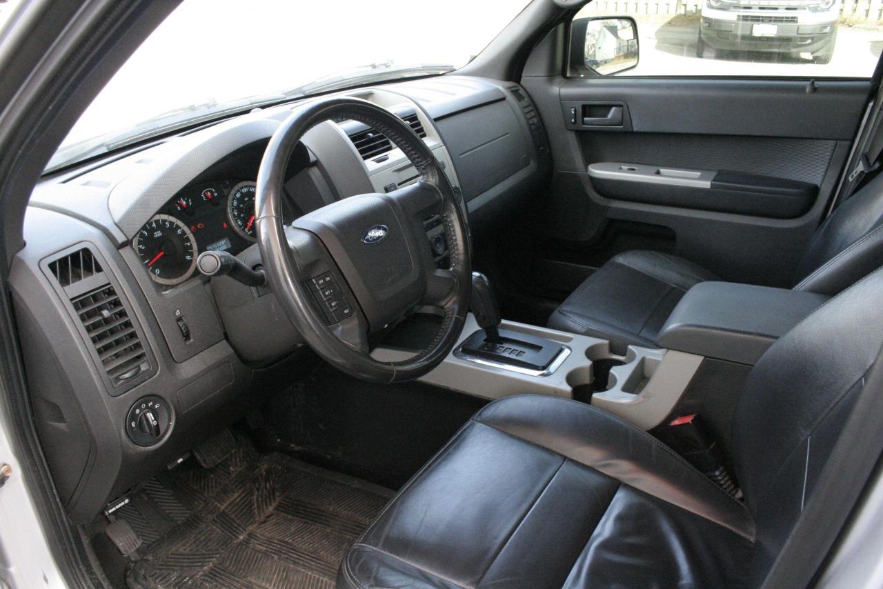 2010 Ford Escape FWD V6 AUTO XLT/ SELLING AS IS! - Photo #15