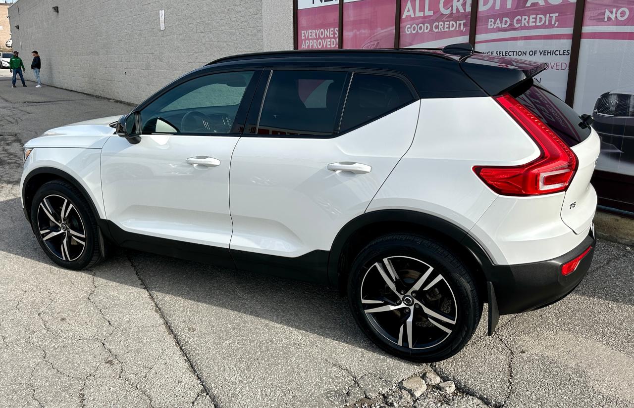 2021 Volvo XC40 T5 AWD R Design Photo4