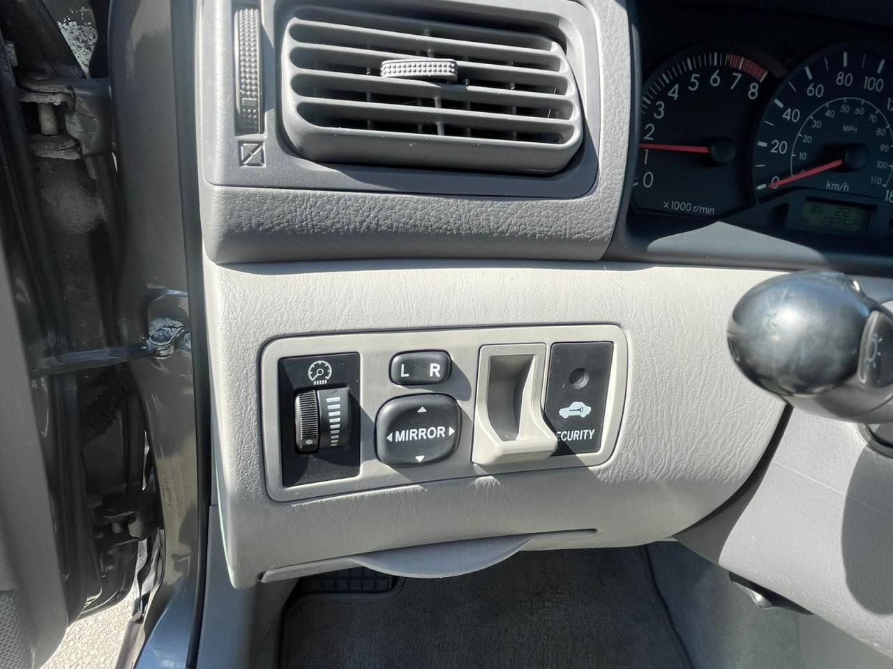 2006 Toyota Corolla 4dr Sdn Auto LOW KM SAFETY CERTIFED - Photo #15