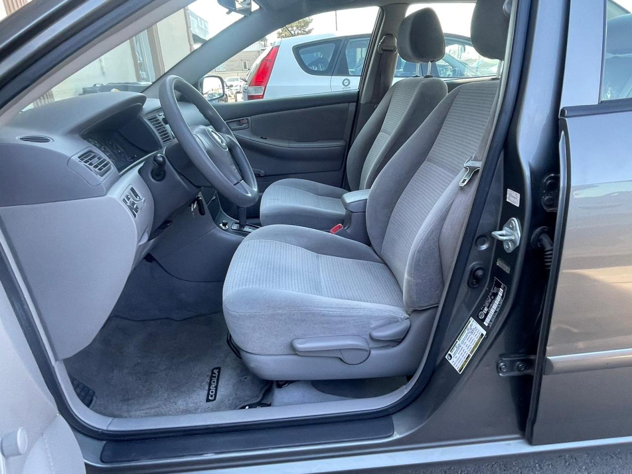 2006 Toyota Corolla 4dr Sdn Auto LOW KM SAFETY CERTIFED - Photo #16
